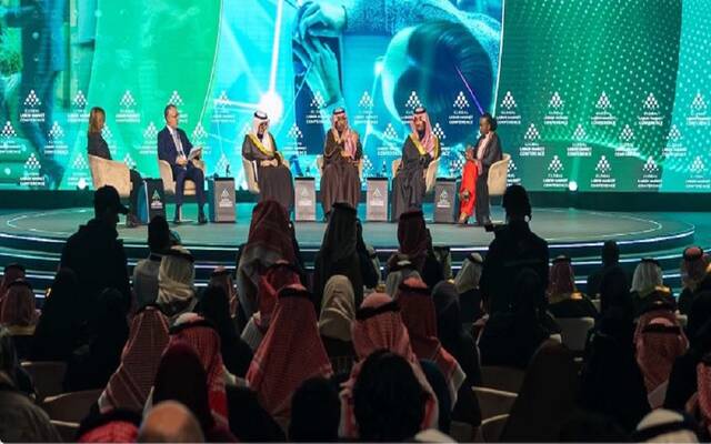 جانب من مشاركة وزير الصناعة والثروة المعدنية، بندر بن إبراهيم الخريّف بمنتدى سوق العمل