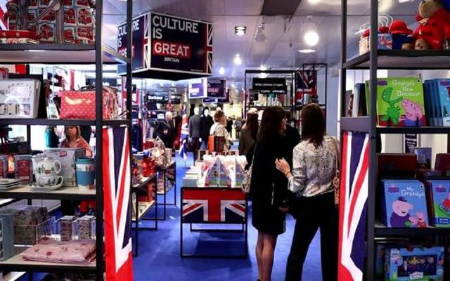 تراجع مبيعات التجزئة في المملكة المتحدة بأكثر من التوقعات	