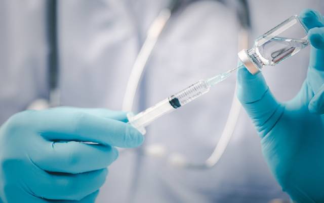 السعودية ترجئ مواعيد الجرعة الثانية للقاحات كورونا للتوسع في إعطاء الأولى