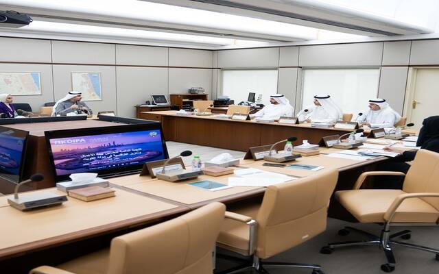 جانب من اجتماع لجنة تحسين بيئة الأعمال والمشروعات الصغيرة في مجلس الأمة الكويتي