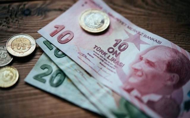 الليرة التركية تتراجع 1% بعد بيانات اقتصادية