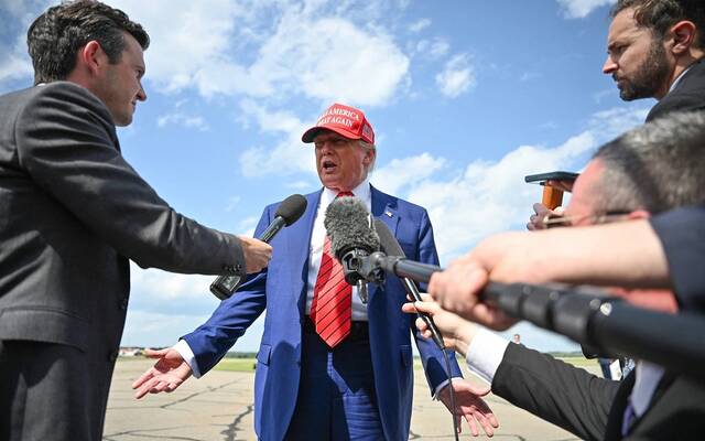 البيت الأبيض: إصابة ترامب بقصور وريدي وتورم حميد أسفل الساقين