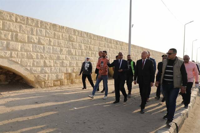 محافظ القاهرة يتفقد سور مجرى العيون