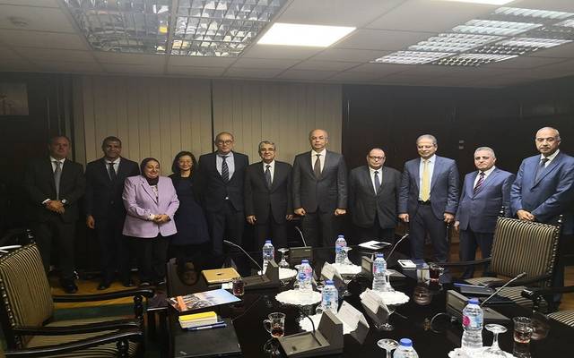 مصر تبحث مع بنك آسيوي الاستثمار بقطاع السيارات الكهربائية