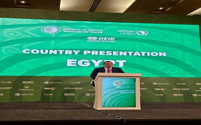 الدكتور عبدالعزيز الشريف وكيل أول الوزارة رئيس التمثيل التجاري المصري