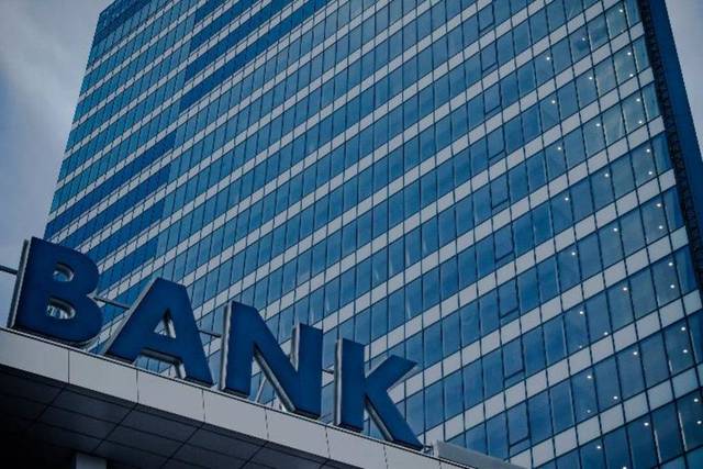 Top Mideast banker salaries cut by 25% on economic slowdown