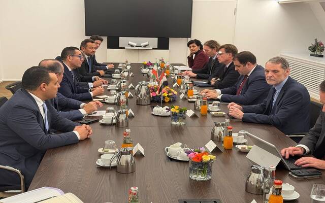 حسن الخطيب وزير الاستثمار والتجارة الخارجية ناتانيل ليمينسكي نائب رئيس حكومة ولاية شمال الراين ويستفاليا