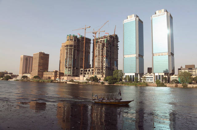 مصر توقع عقود استلام مشروعات مُمولة من الإمارات