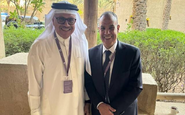 بدر عبد العاطي وزير الخارجية والهجرة المصري مع الدكتور عبداللطيف بن راشد الزياني وزير خارجية مملكة البحرين