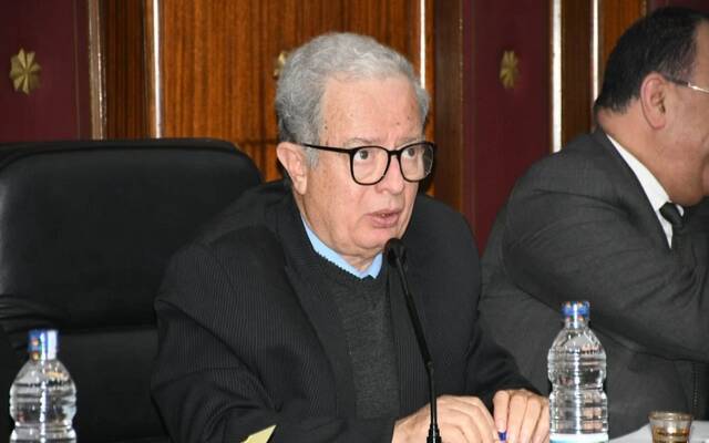 الدكتور حسين عيسى