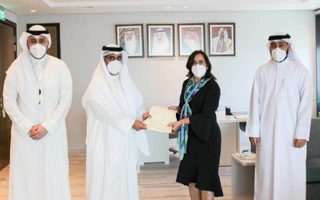 هيئة المهن الصحية تمنح أول ترخيص لمصنع إنتاج الكمامات في البحرين