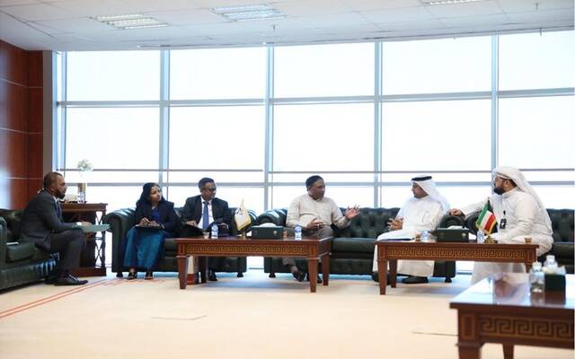 خلال الاجتماع