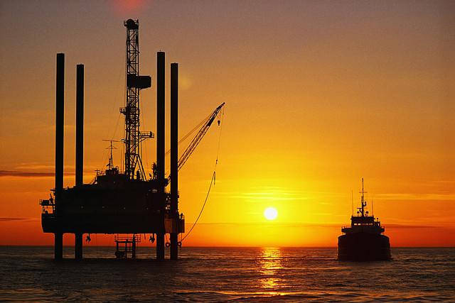 Moody's: Global oil sector outlook turns positive