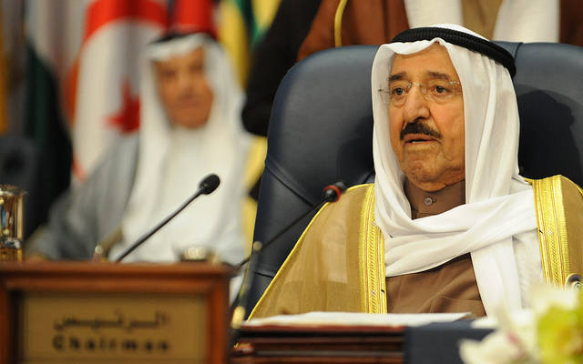 أمير الكويت يطالب الحكومة الجديدة بتسريع عملية التنمية والبناء