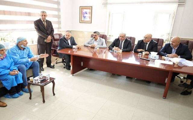 فريق من مكتب رئيس الوزراء العراقي يتفقد تطور حالات جرحى حادثة الحمدانية في دهوك وأربيل