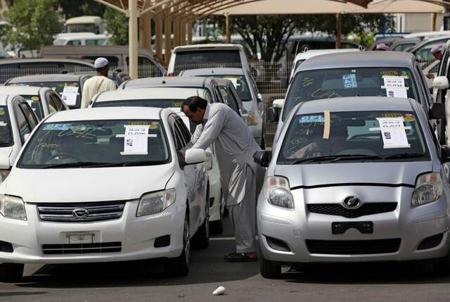 سوق السيارات المستعملة في الإمارات