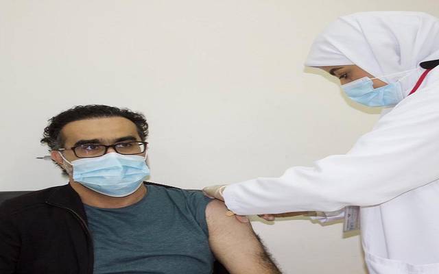 الصحة السعودية تدشن خدمة لتقديم لقاح كورونا للمرضى بالمنازل