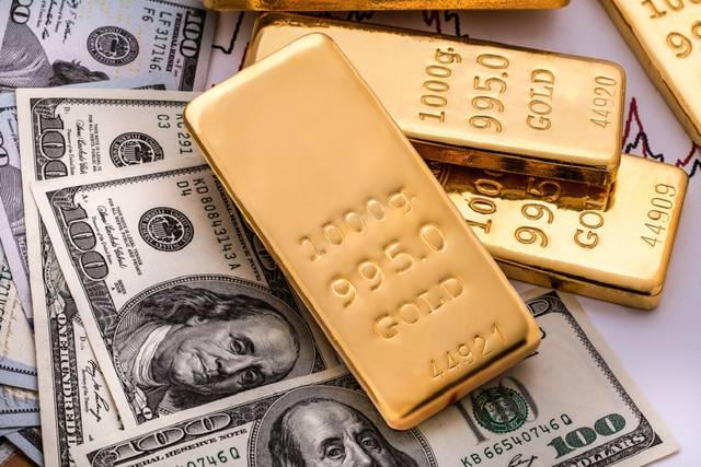 Gold retreats from 14M peak on stronger dollar
