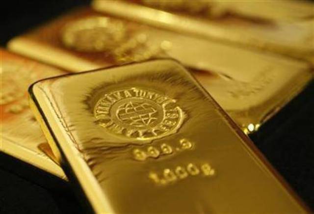 "الذهب" يتحول للخسارة متأثراً بصعود الدولار