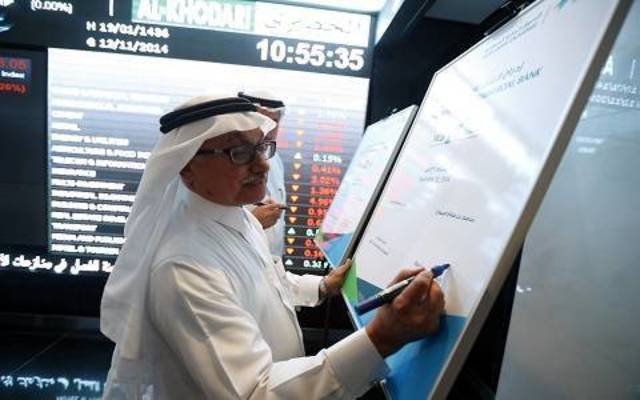 Saudi equities gain, shrug off Mobily halt