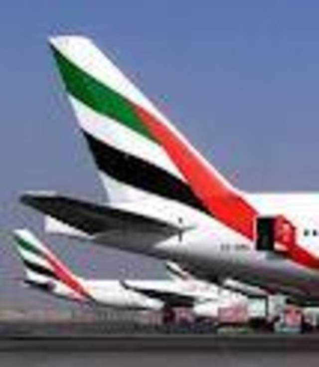 حضور قوي لطيران الإمارات في معرض دبي للطيران 2011