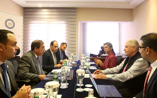 الملا يبحث مع وفد بلجيكي التعاون المستقبلي في الغاز الطبيعي والهيدروجين الأخضر