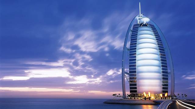 دبي الأولى عالمياً بالأمان وعربياً في الأجور