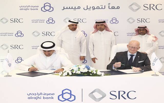 جانب من توقيع الاتفاقية بين مصرف الراجحي والشركة السعودية لإعادة التمويل العقاري