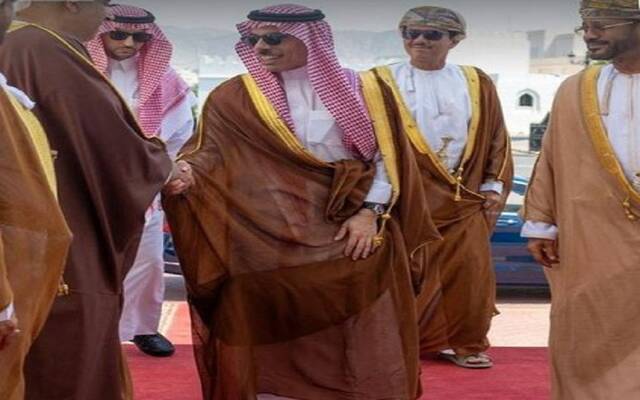 بدر بن حمد البوسعيدي وزير الخارجية العُماني والأمير فيصل بن فرحان بن عبدالله آل سعود وزير خارجية المملكة العربية السعودية