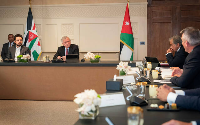 جانب من لقاء الملك عبد الله الثاني ملك الأردن وممثلي عدة شركات عالمية