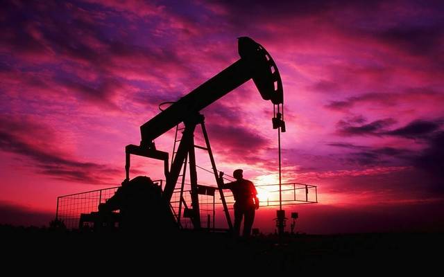 Oil prices fall as US production hits record high