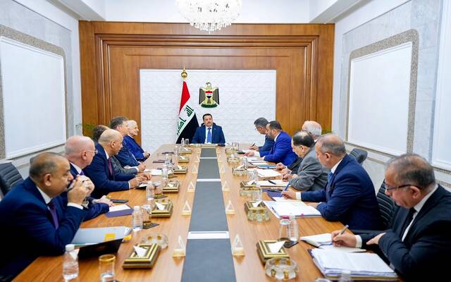 رئيس مجلس الوزراء يترأس اجتماعاً مع ممثلي شركة الهلال النفطية بحضور وزيري النفط والكهرباء