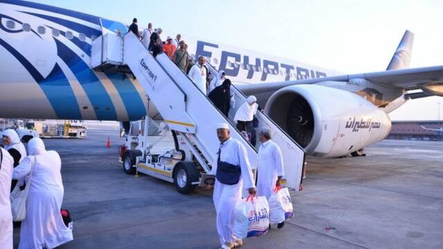 حجاج مصريون في طريق عودتهم إلى البلاد