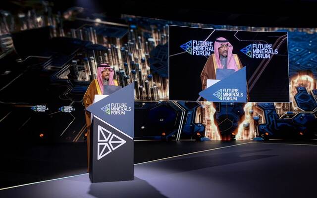 وزير الصناعة يعلن مبادرة المهنيين الشباب في قطاع التعدين