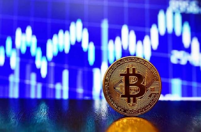 بينما تهتز الأسواق... البيتكوين يقفز فوق 90 ألف دولار للمرة الأولى منذ مارس