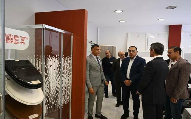 جانب من زيارة سابقة لرئيس الوزراء المصري إلى مصنع الشركة