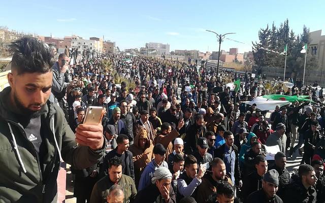 الجزائر تُقدم موعد إجازة الجامعات.. مع تصاعد وتيرة المظاهرات