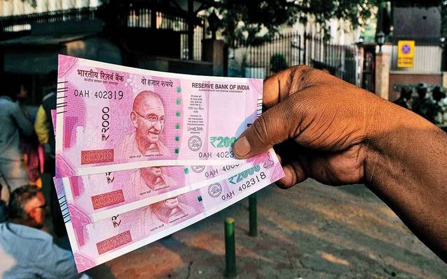 الروبية الهندية تتحول إلى العملة الأسوأ أداءً بآسيا هذا العام