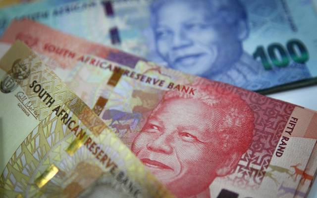 تراجع عملة جنوب إفريقيا مع تحذير "موديز" بشأن الاقتصاد
