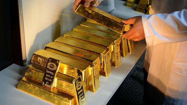 Gold falls as China-US trade hopes boost risk-on sentiment