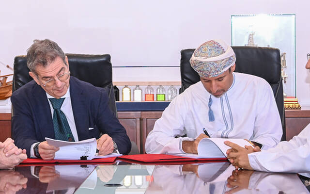 عُمان توقع اتفاقية للتنقيب واستكشاف النفط والغاز بـ "ظفار"