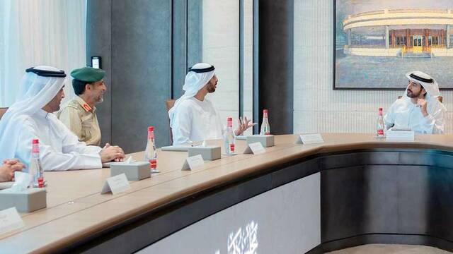 الشيخ حمدان بن محمد خلال ترؤسه اجتماع اللجنة العليا لتكنولوجيا المستقبل والاقتصاد الرقمي