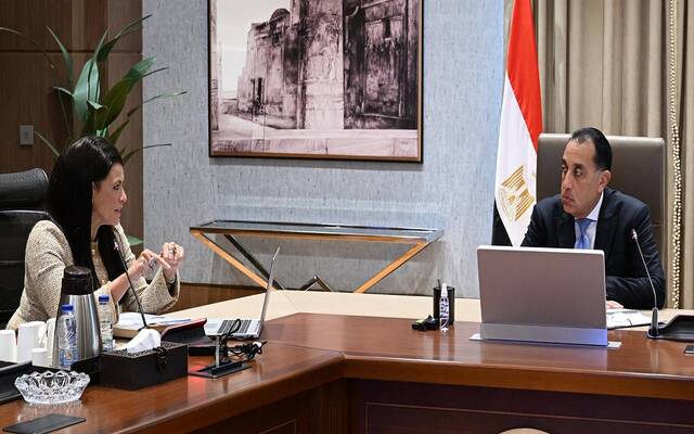 الدكتور مصطفى مدبولي رئيس مجلس الوزراء المصري ورانيا المشاط وزيرة التخطيط والتنمية الاقتصادية والتعاون الدولي