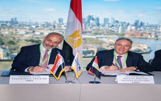 خلال التوقيع