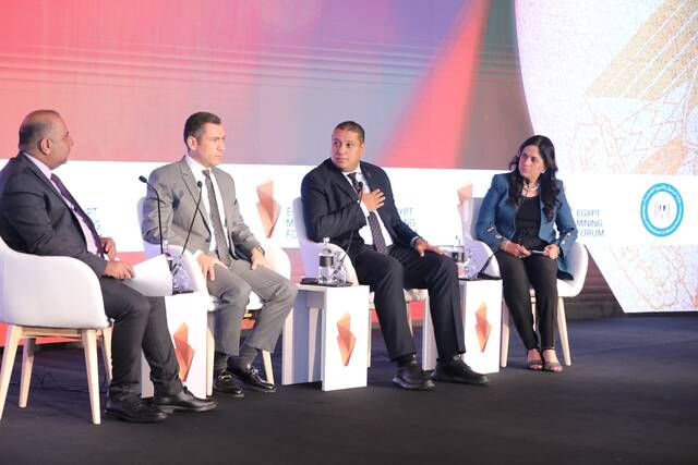 جانب من الجلسة الحوارية