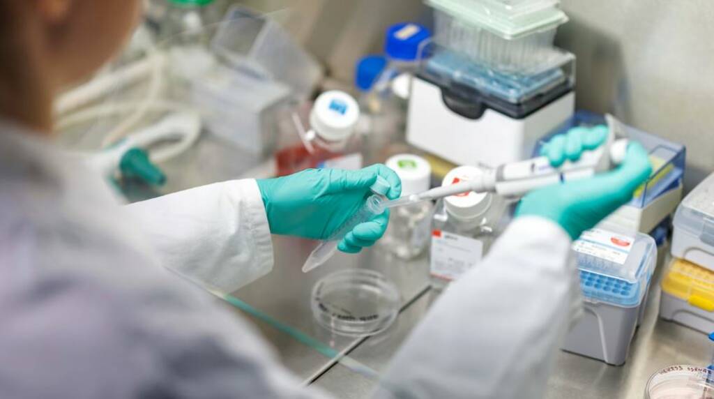 صفقات التكنولوجيا الحيوية تسجل مستويات قياسية بـ 216 مليار دولار