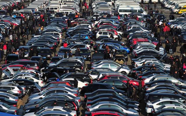 مبيعات السيارات بالمملكة المتحدة ترتفع من أدنى مستوياتها منذ 1946