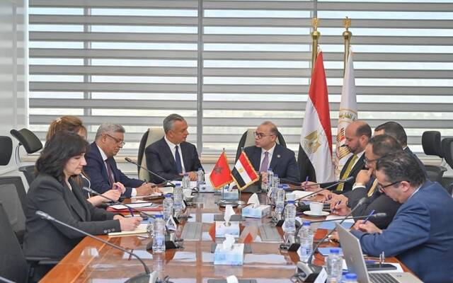 محمد فريد صالح وزير الاستثمار وكريم زيدان الوزير المنتدب لدى رئيس الحكومة المكلف بالاستثمار والتقانية وتقييم السياسات العمومية المغربي