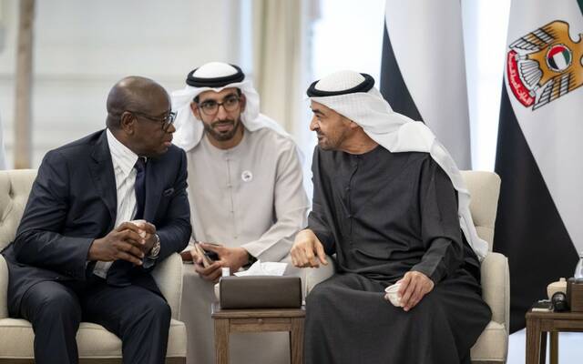 جانب من لقاء الشيخ محمد بن زايد آل نهيان رئيس دولة الإمارات وجوليوس مادا بيو رئيس جمهورية سيراليون
