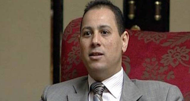 رئيس البورصة المصرية يبحث مع وفد "جى بى مورجان" سبل تنشيط الاستثمار بالسوق